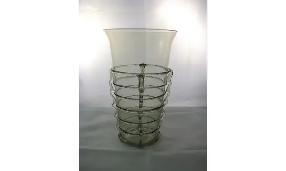 Verre à décor filé 13-14ème siècle