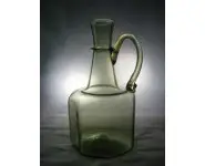 Carafe octogonal en verre blanc 18e s