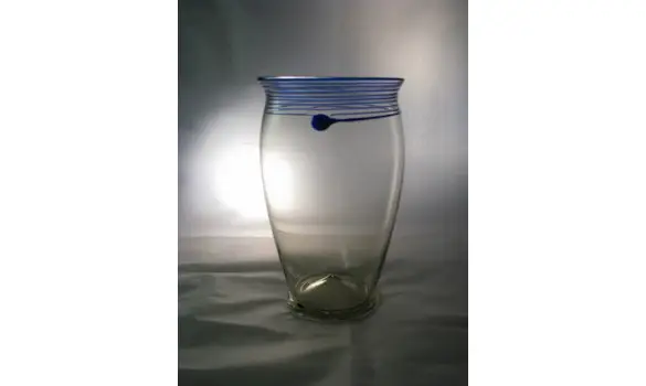 Verre bombé à décor bleu 14e s