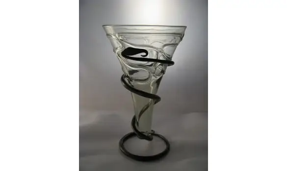 Conical glass with decorative glass yarn