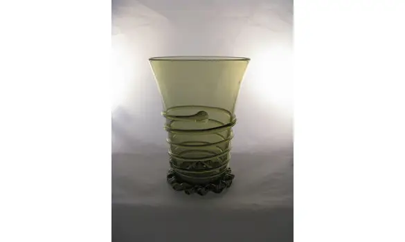 Gobelet avec spirale verte 15ème s