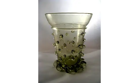 Verre à pastilles 13 -14ème s