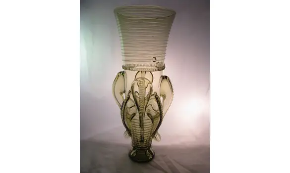 Verre à trompes 7e s