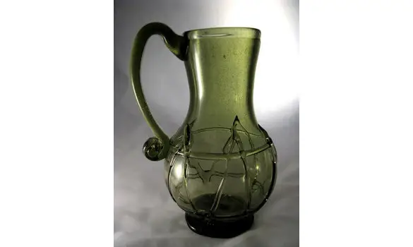 Carafe avec décor filé 15ème s